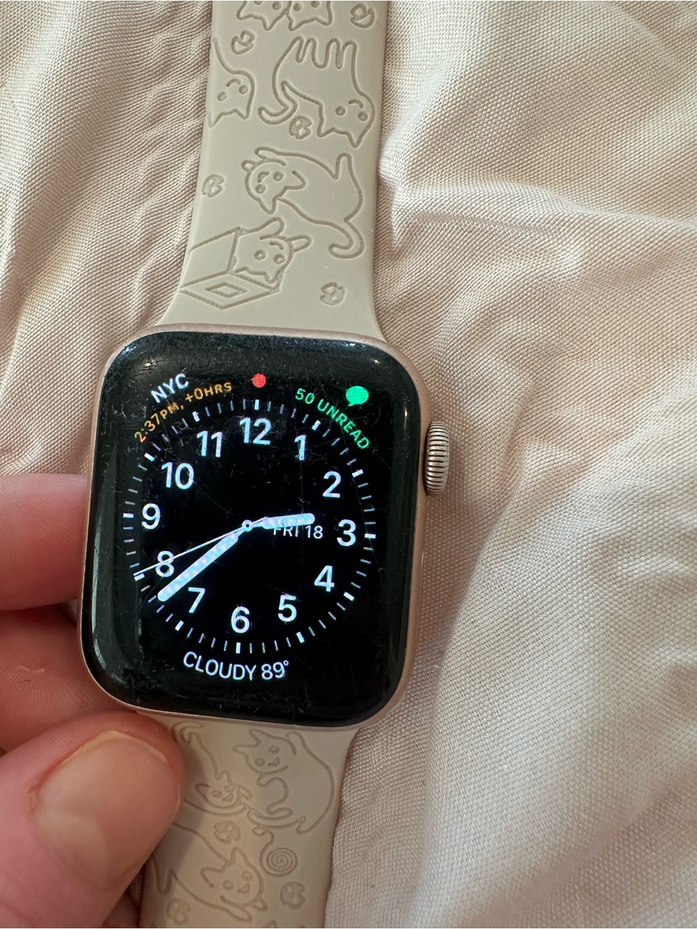 Apple Watch Series 4 rose with Light Beige Cat Pattern Band